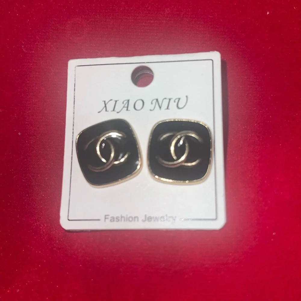 Earrings - Picture 1 of 1